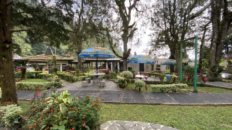 Staycation Bernuansa Alam